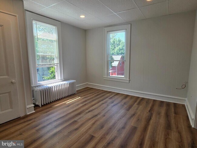 Building Photo - 3 E Mantua Ave