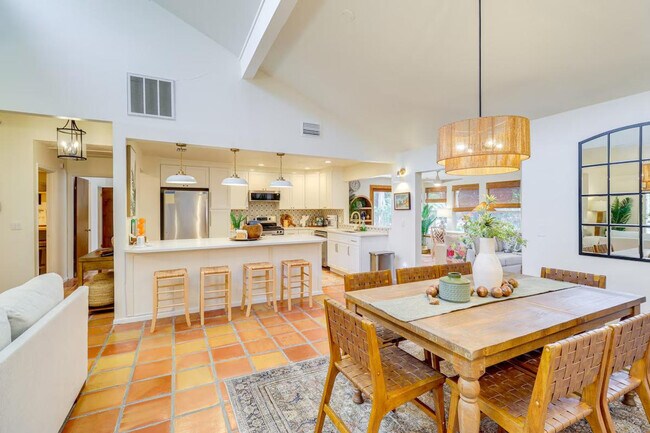 Building Photo - 113 Margarita Rd