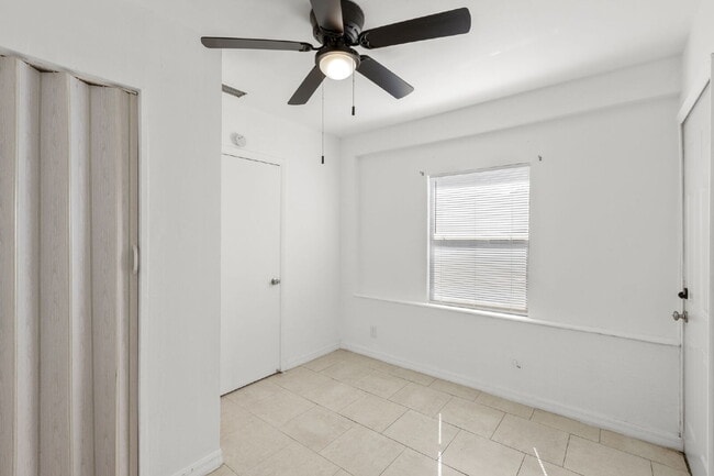 Building Photo - Home For Rent in St Pete!