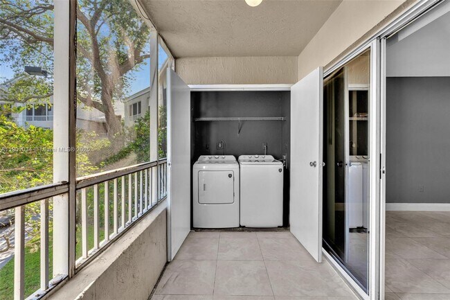 Building Photo - 2880 N Oakland Forest Dr