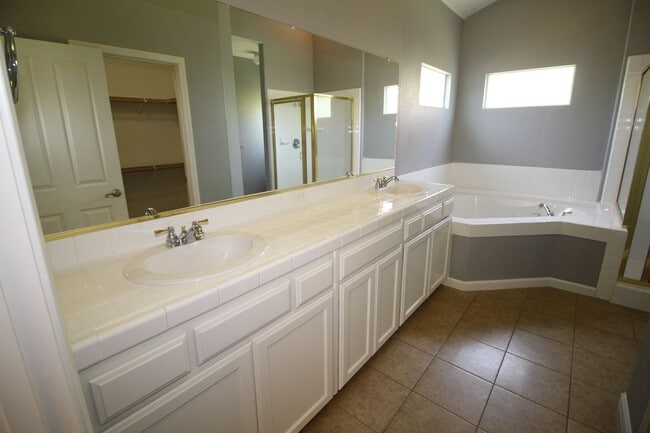 Building Photo - 10793 N Tea Party Ln