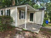 Building Photo - **Beautiful 3 Bedroom Home with Fenced Yar...