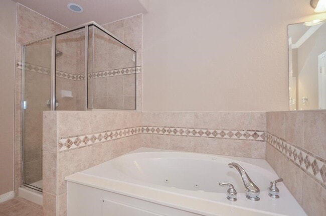 Building Photo - 3042 Royal Oaks Crest