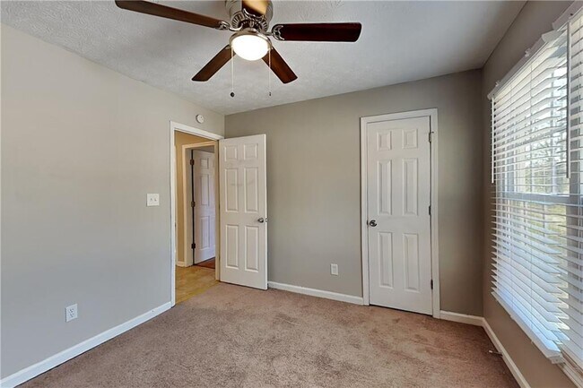 Building Photo - 43 Apple Jack Dr