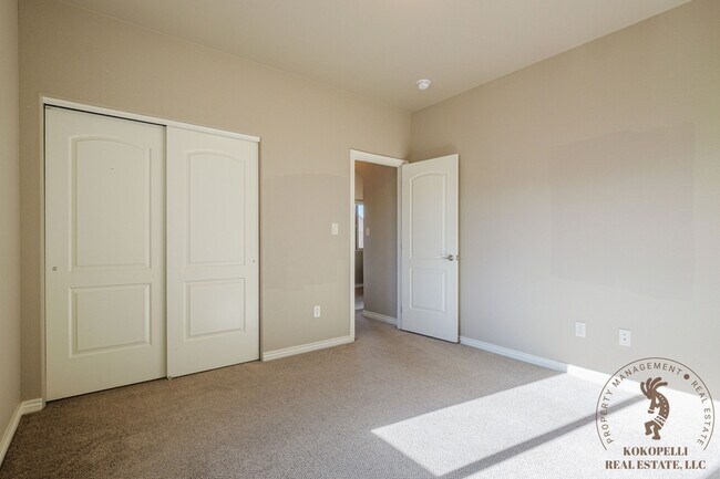 Building Photo - 382 Rosemary Way