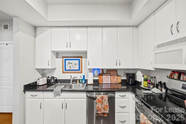 Building Photo - 1320 Fillmore Ave