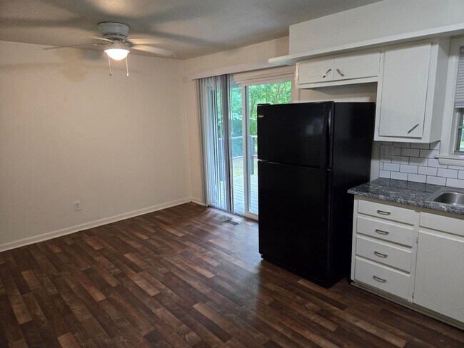 Building Photo - How amazing is this 3 BR 1 BTH home? You'll have to come visit us to find out!