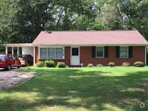 Building Photo - Beautifully Updated 3bdrm/1bth Ranch Style...