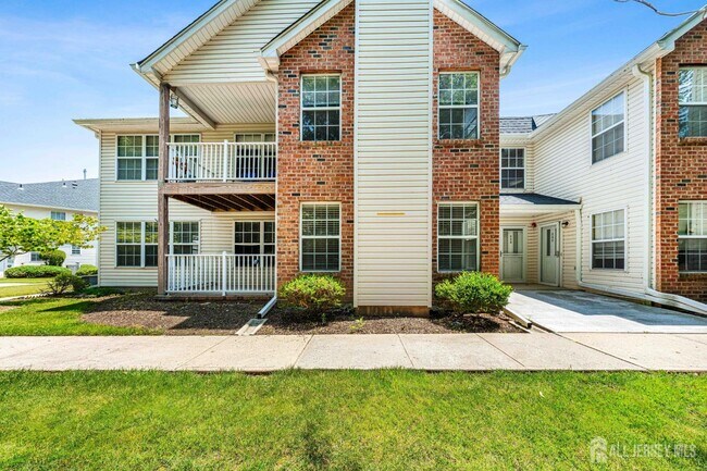 Building Photo - 230 Vasser Dr