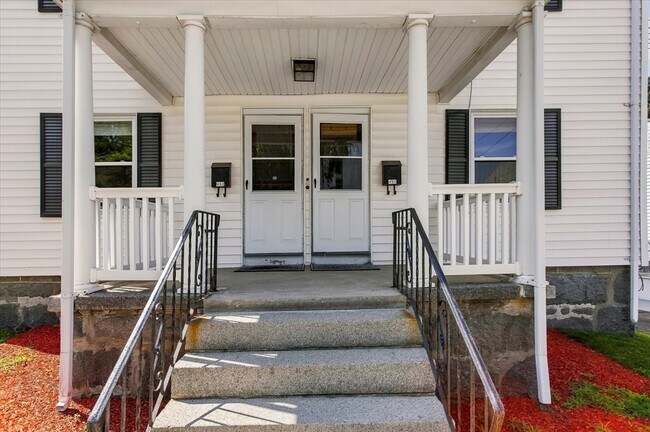 Building Photo - 452 Quarry St