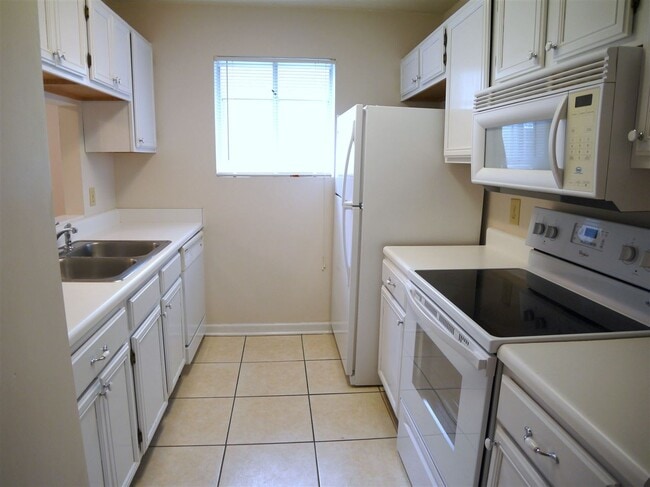 Building Photo - 428 Richview Park Cir W