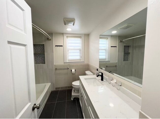 Building Photo - 539 Washington St