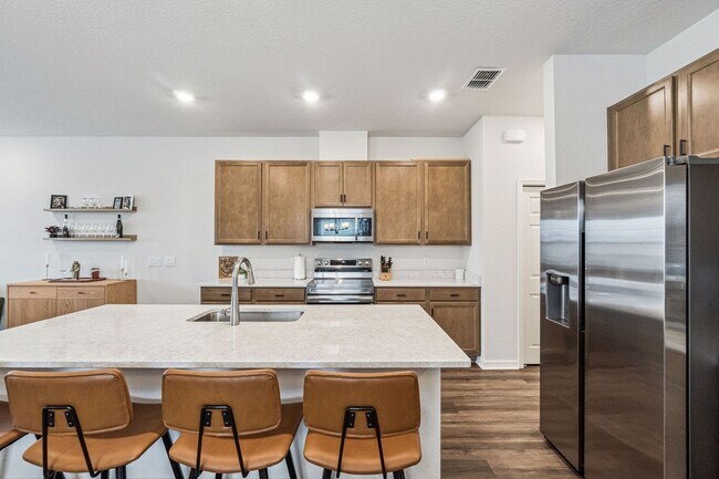 Building Photo - Beautiful 3/2.5/2 Home in St. Cloud