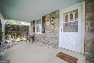 Building Photo - 128 Henley Rd