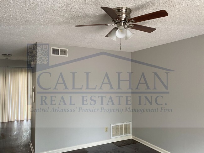 Building Photo - Duplex in NLR-Free Rent