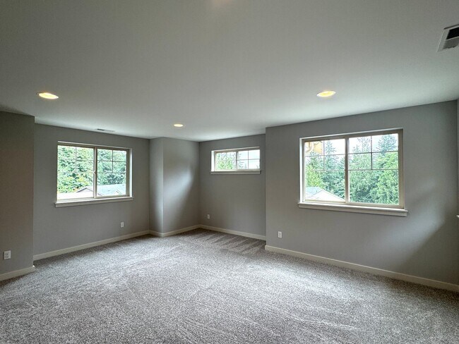 Building Photo - Stunning Bainbridge Island 4 bedroom home....available now!