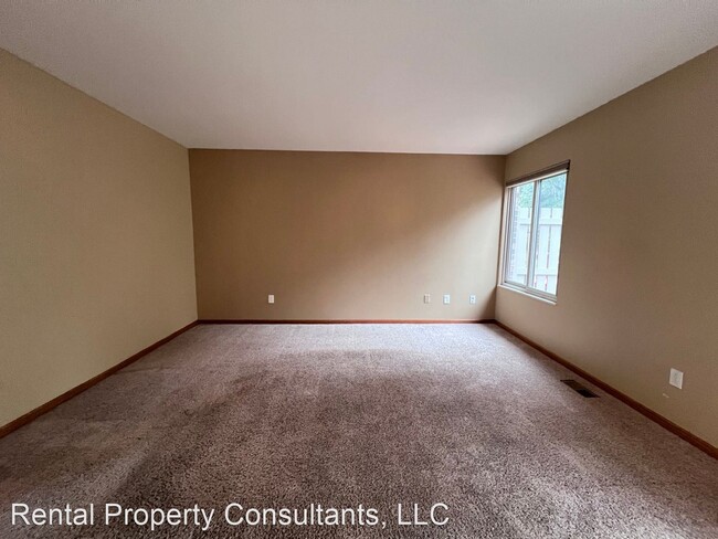 Building Photo - 2 br, 1.5 bath House - 6359 Wainscot Dr.