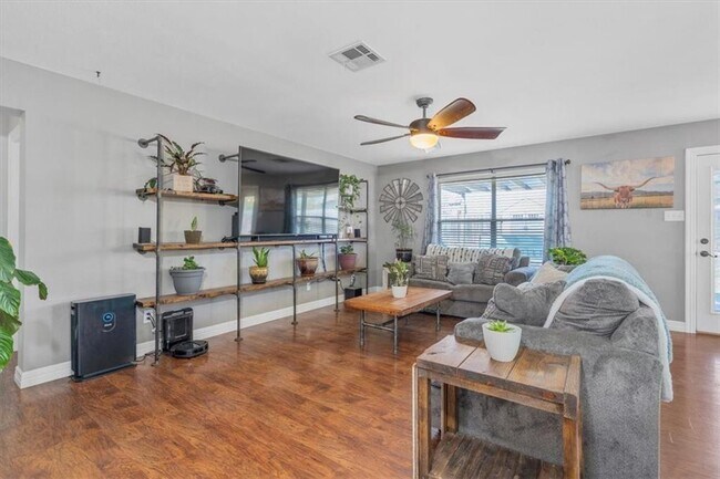 Building Photo - 208 Rock Hound Ln