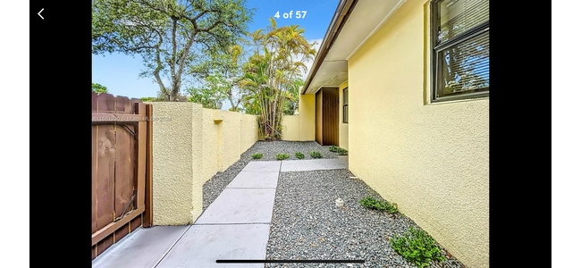 Building Photo - 13804 Kendale Lakes Dr