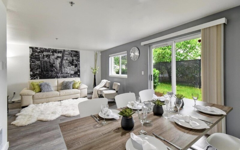 Building Photo - 9731 Holly Dr