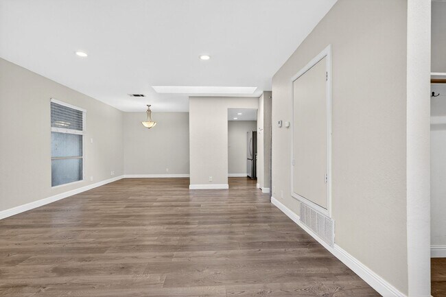 Building Photo - Updated Ground-Floor End Unit with Pool Access & No Stairs in West Roundtree!