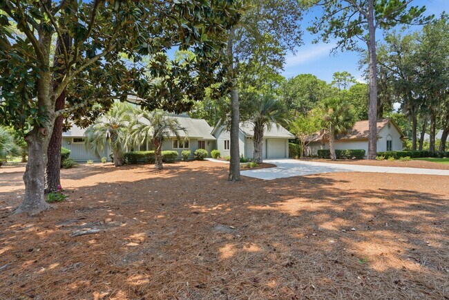 Building Photo - 5 Fairlawn Ct