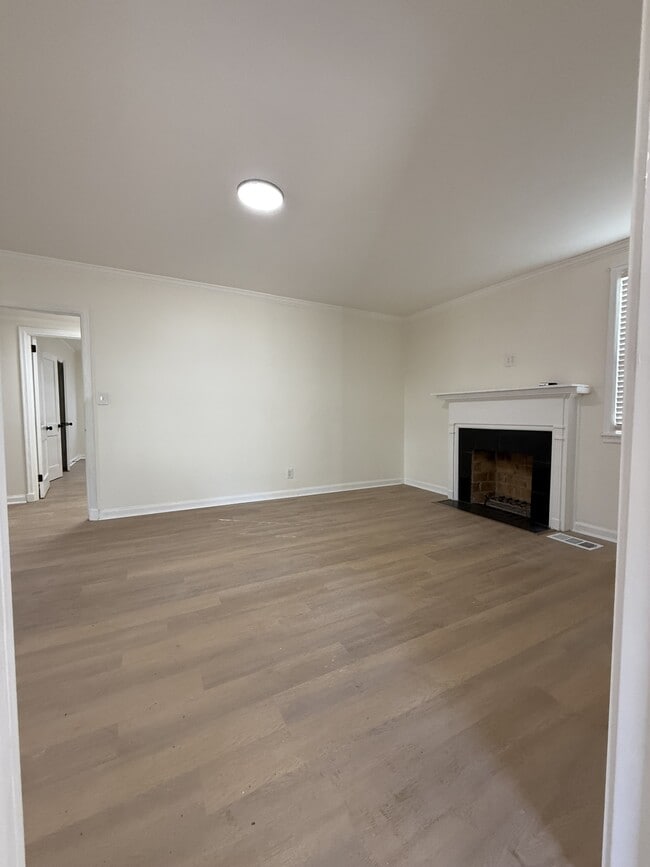 Building Photo - 15 Bradley Dr