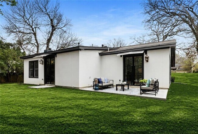Building Photo - 1217 Fairfield Drive