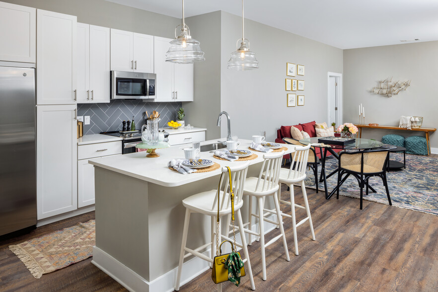 Scheme 1 Kitchen, Dining Area, and Living Area - Avalon Highland Creek