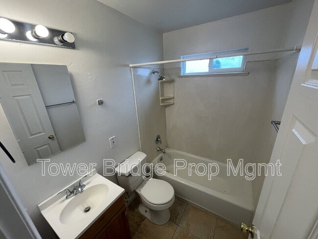 Building Photo - 2841 Taft St