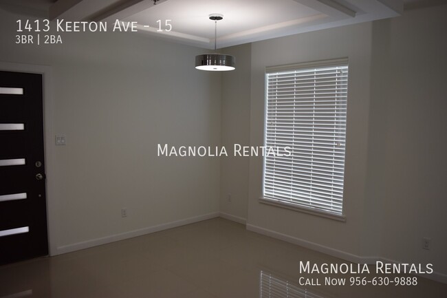 Building Photo - Las Jollas Condominiums II