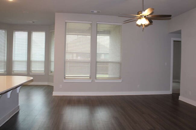 Building Photo - 3104 Armstrong Ave