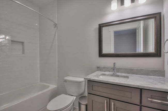 Building Photo - 1319B Pillow St