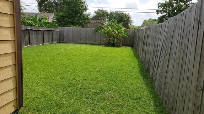 Building Photo - 6358 Crestside Dr