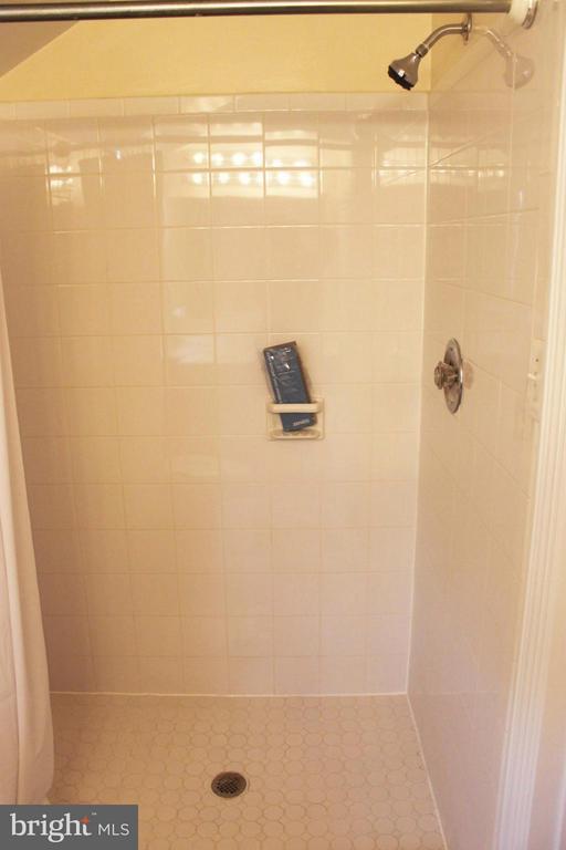 Building Photo - 6210 Cottonwood St