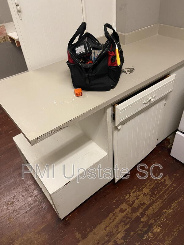 Building Photo - 181 N Fairview Ave