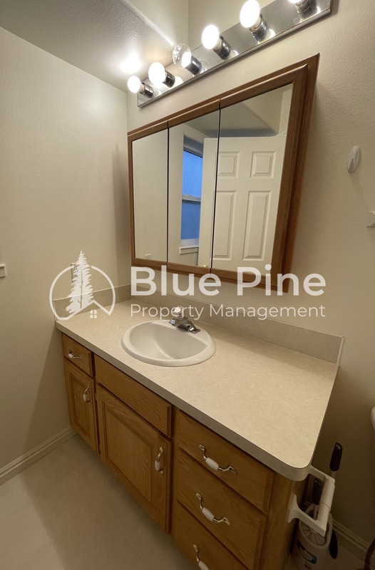 Building Photo - 3863 Ridgeview Cir