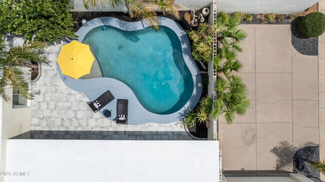 Building Photo - 7258 E Loma Ln