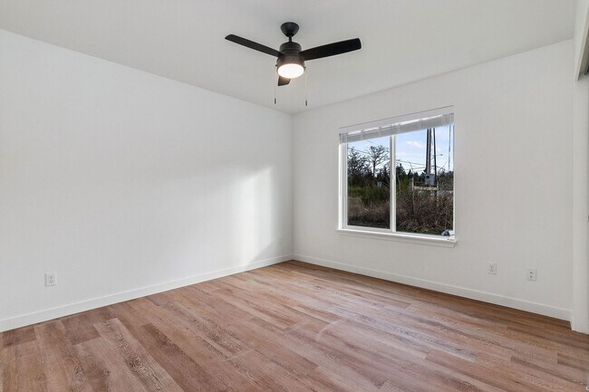 Building Photo - Your New Home Awaits: Enjoy 2 Weeks Free Rent on Select Units!