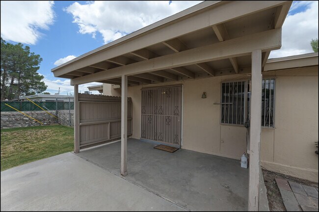 Building Photo - 4109 Roxbury Dr
