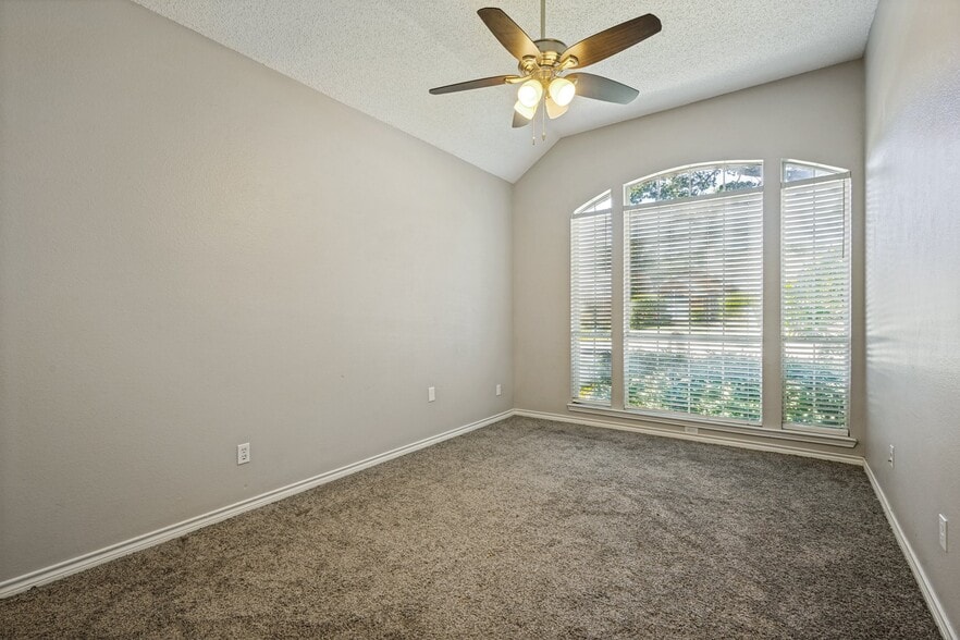 Building Photo - 2911 Stonepointe