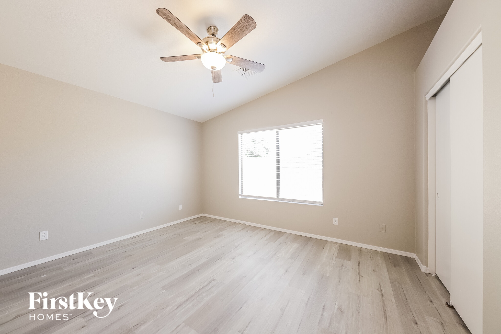 Building Photo - 8812 W Manzanita Dr