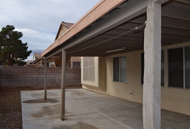 Building Photo - SPRING VALLEY 1 STORY HOME