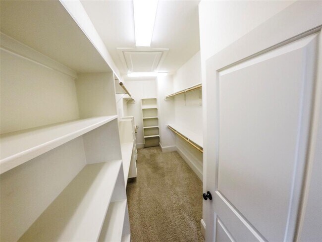 Building Photo - 736 Nicholson St