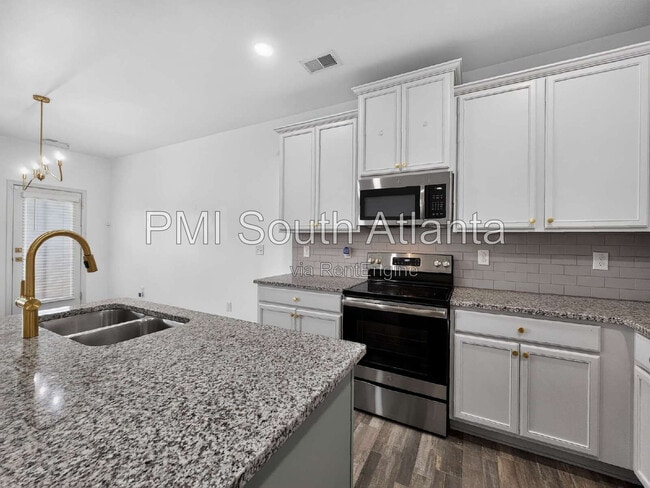 Building Photo - 4925 Lower Elm St