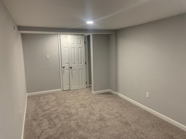 Building Photo - West Baltimore 4 Bedroom 1.5 Bathroom Town...