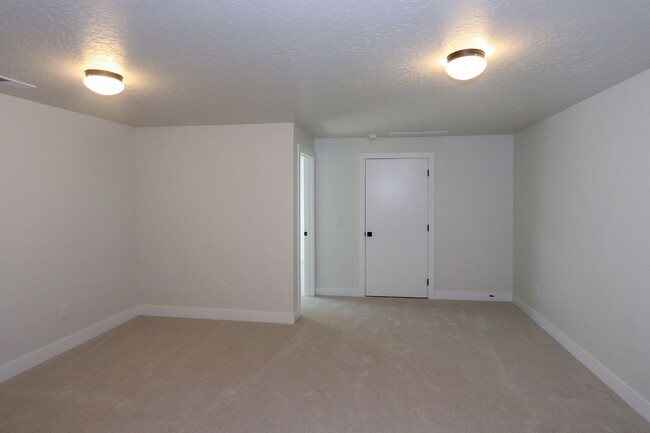 Building Photo - 3 Bedroom Townhome - Downtown Salt Lake City