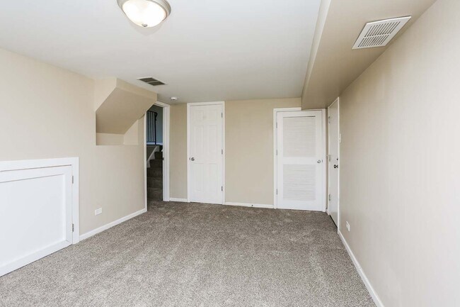 Building Photo - 5824 Orange Ln