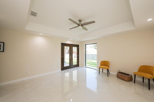 Building Photo - 209 Green Jay Ln