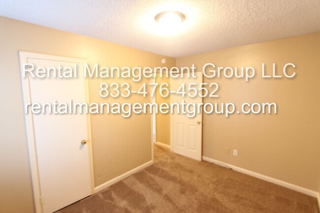 Building Photo - New On The Market! Fresh New Updates!! Bet...